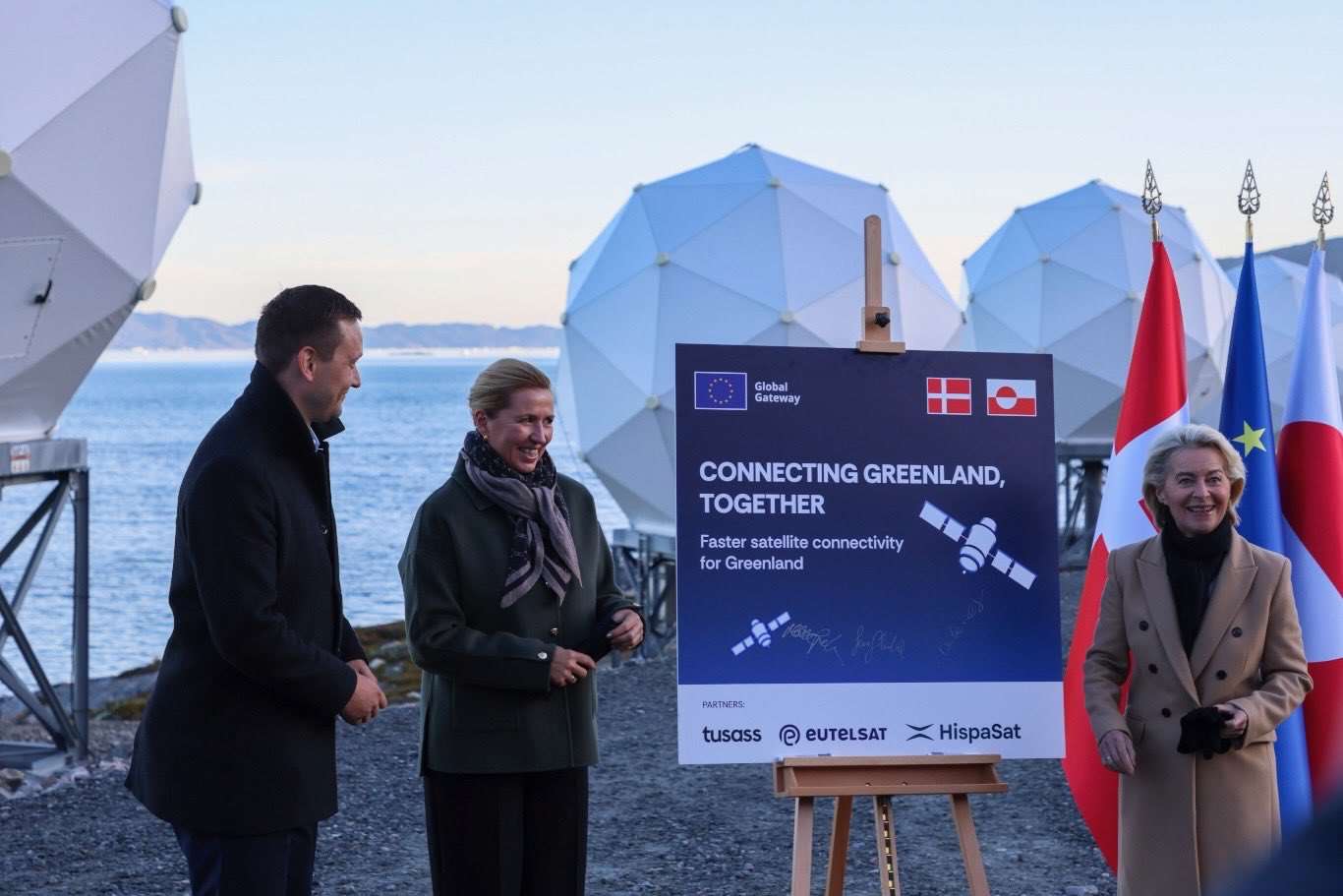 歐盟執委會主席范德賴恩(Ursula von der Leyen,右)7日宣布與格陵蘭達成夥伴關係協議。 (圖:X@Statsmin)