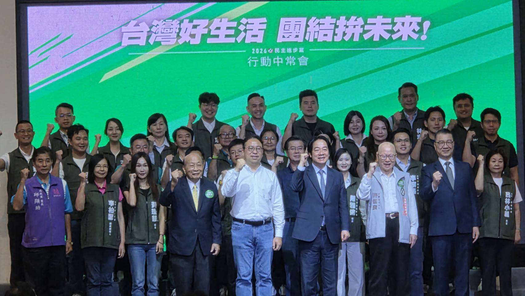 民進黨23日移師桃園召開行動中常會，兼任民進黨主席的賴清德率隊為民進黨桃園市長參選人黃世杰助陣。（劉玉秋 攝）