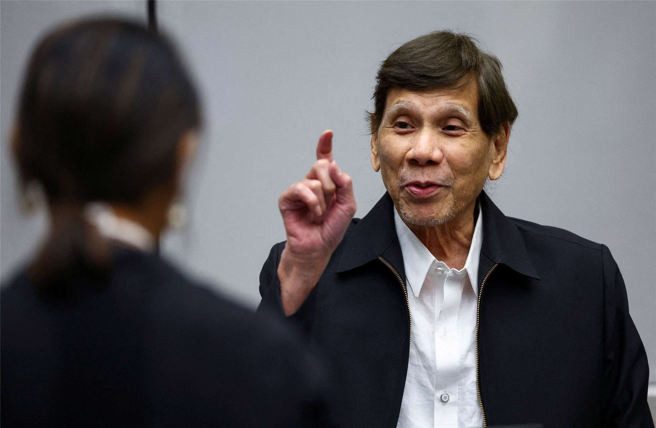 菲律賓前總統杜特蒂（Rodrigo Duterte）16日出席在荷蘭海牙法院舉行的審前聽證會，這也是他一年多來首次公開露面。(路透/達志影像)