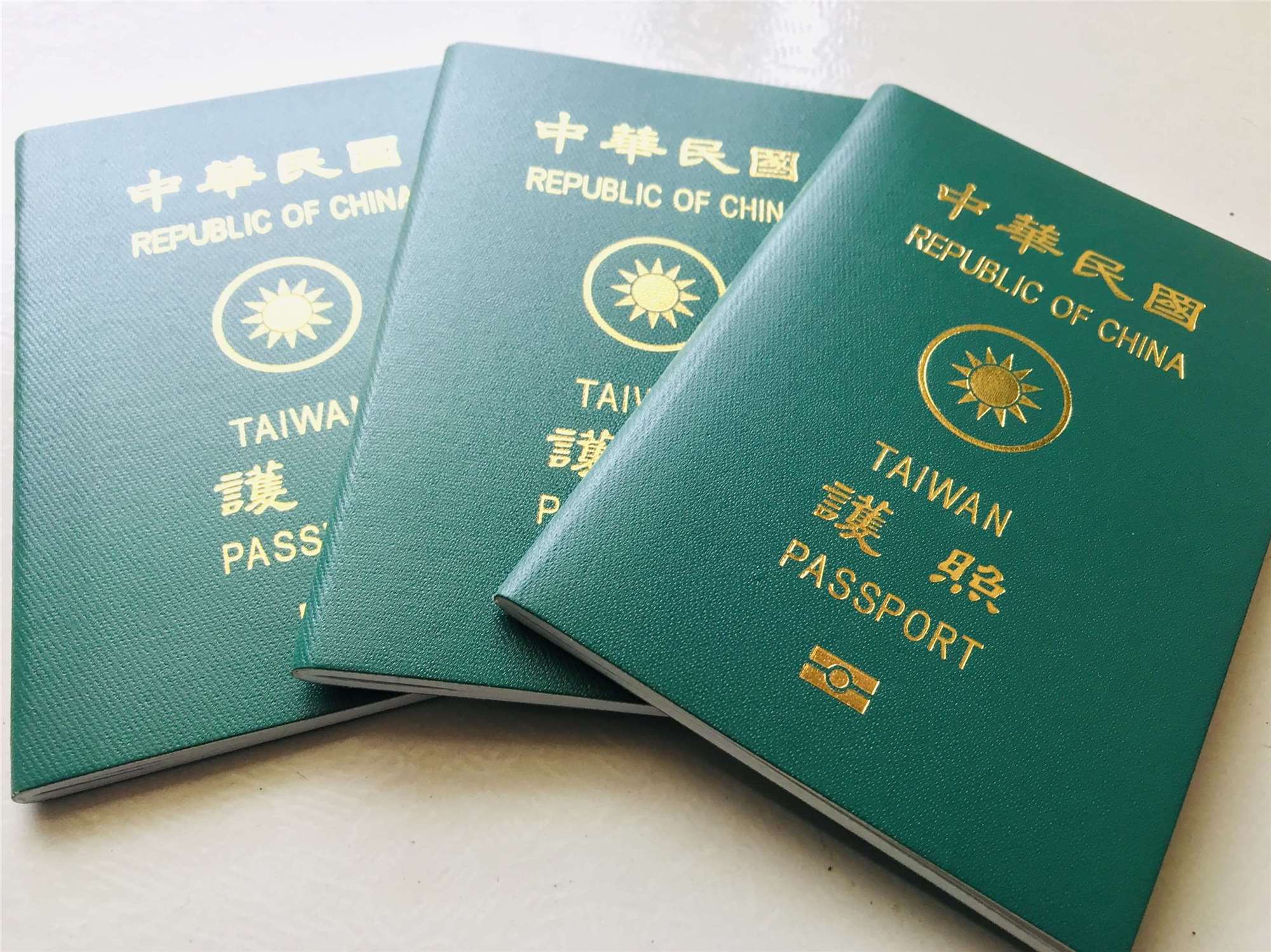 台灣護照享有全球上百國免簽待遇，展現台灣與國際社會的深度接軌，也象徵公民自由移動的權利。資料照。