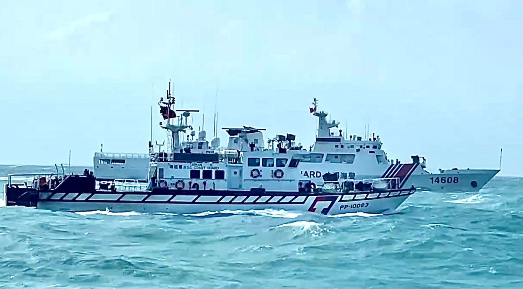 海巡署11日上午9時許，偵獲中國海警「14527」、「14604」、「14531」及「14608」等4艘海警船在金門南方水域外集結航近，立即調派巡防艇前推部署。(圖：海巡署)