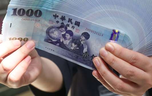 行政院會3日預計將拍板通過今年度中央政府總預算追加預算案，追加歲出新台幣6,076億元，涵蓋穩定民生、社福加碼、提升待遇、災後重建、強化國防及啟動兒少成長津貼等6大面向。(圖：中央社)