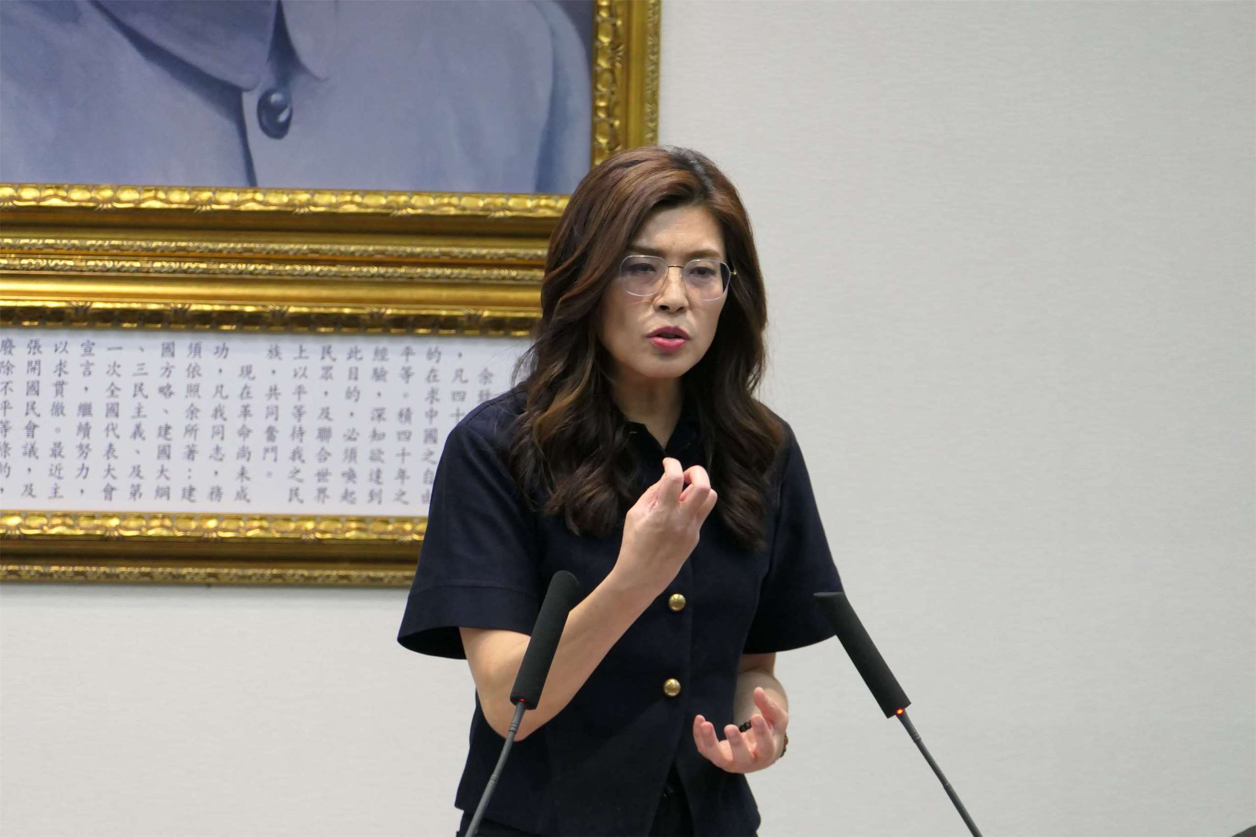國民黨主席鄭麗文今天(16日)在中常會發表談話，表示今年選情偏冷，投票率可能偏低，因此，藍營基本盤動員與提高投票率至關重要。（趙婉淳 攝）