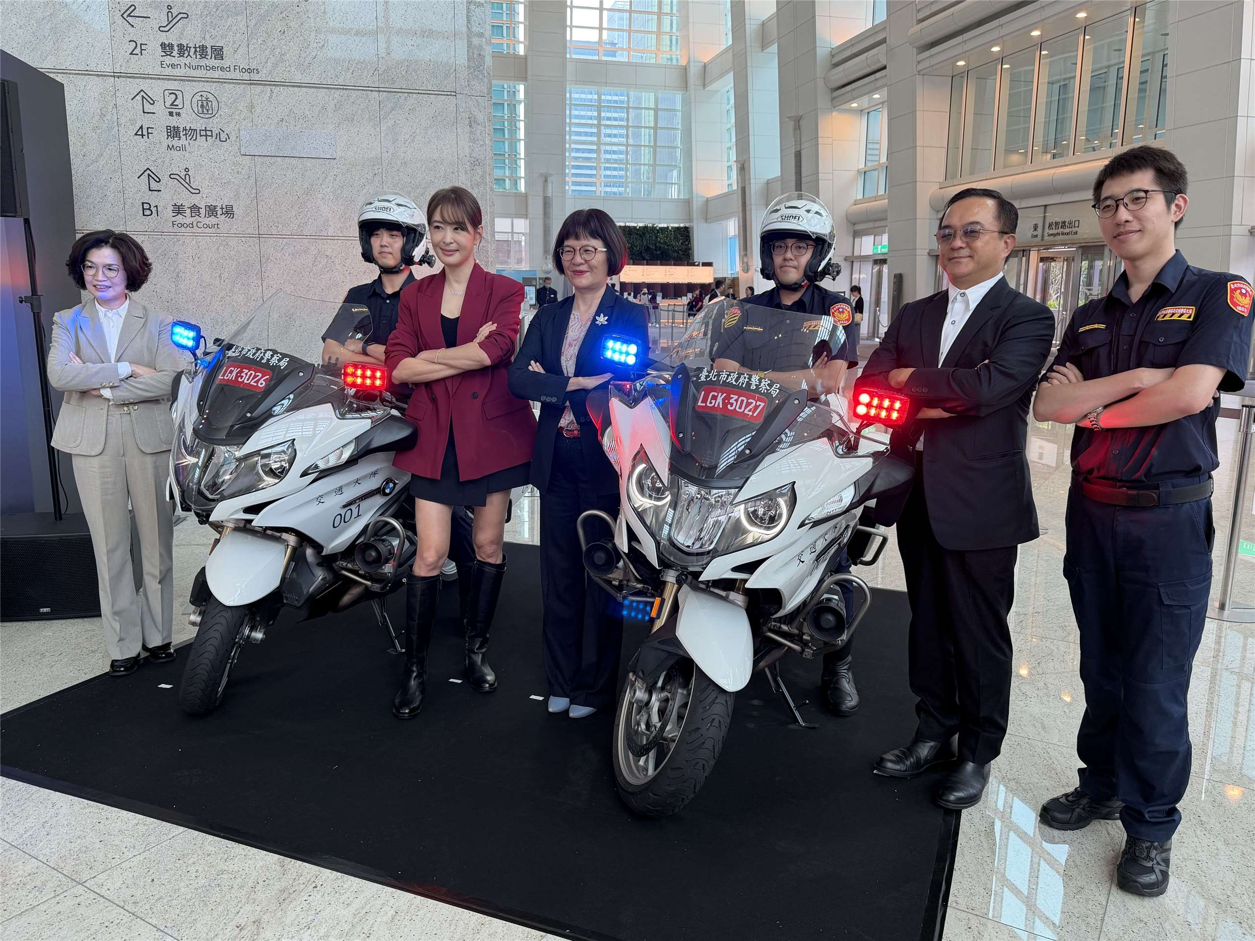 台北101董事長賈永婕15日宣布，今年台北101第三屆國慶展演將首度攜手台北交通警察大隊騎上重機拍攝宣傳片，揭開今年的主題「Onward Taiwan 一起點亮台灣」。(吳琍君 攝)
