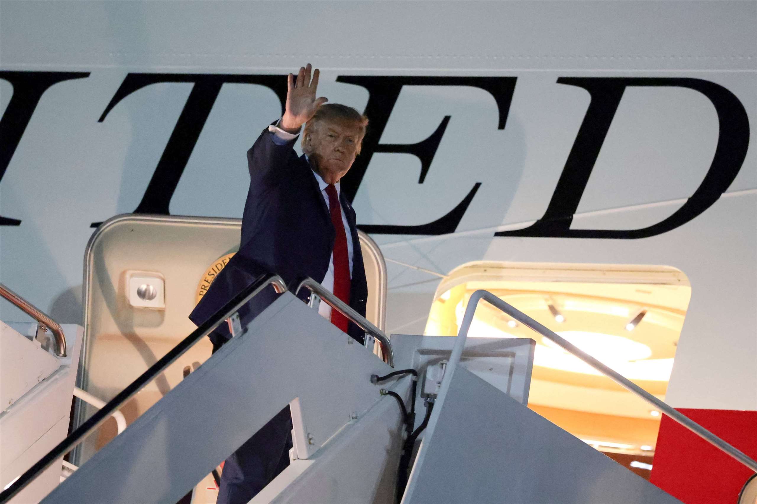 美國總統川普(Donald Trump)前往愛爾蘭，展開為期2天的外交與高爾夫球之旅。