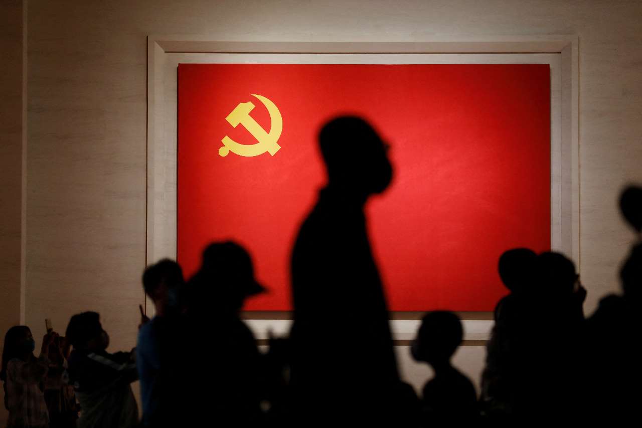 港媒披露，2025年底中共內部成立了「中央社會治理工作領導小組」，目的在維穩至上。圖為北京中國共產黨博物館資料照。(路透社/達志影像)