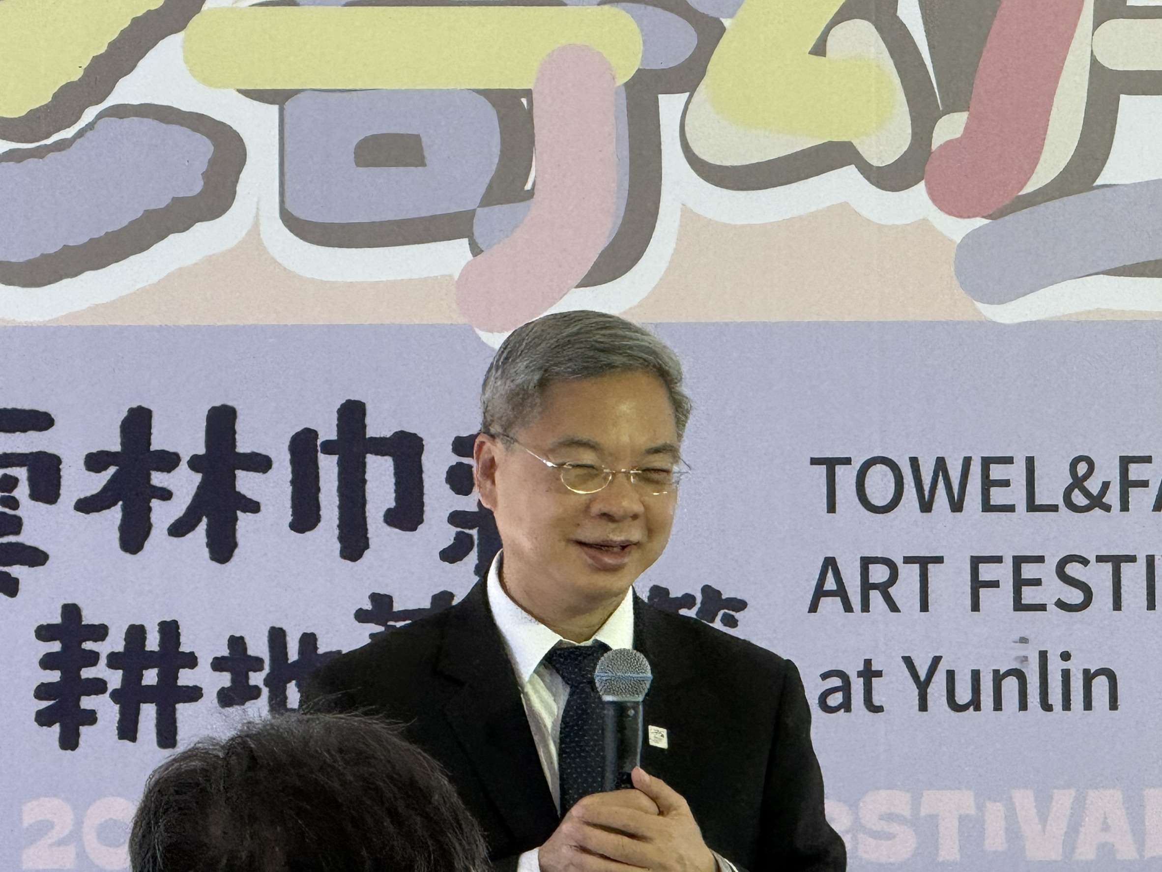經濟部長龔明鑫指出，經濟部產業競爭力輔導團已輔導逾1.3萬家中小微企業導入AI應用。(謝佳興 攝)