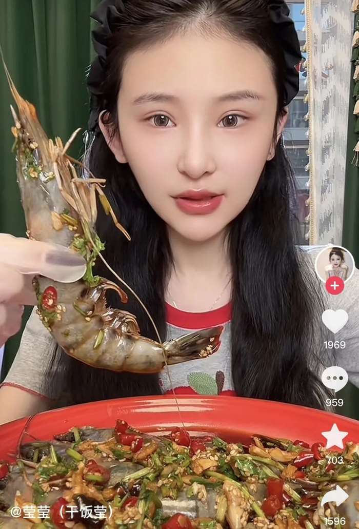 「吃播」網紅陳紫怡（網名「瑩瑩（幹飯瑩）」過世。圖片來源：微博＠瑩瑩（幹飯瑩）