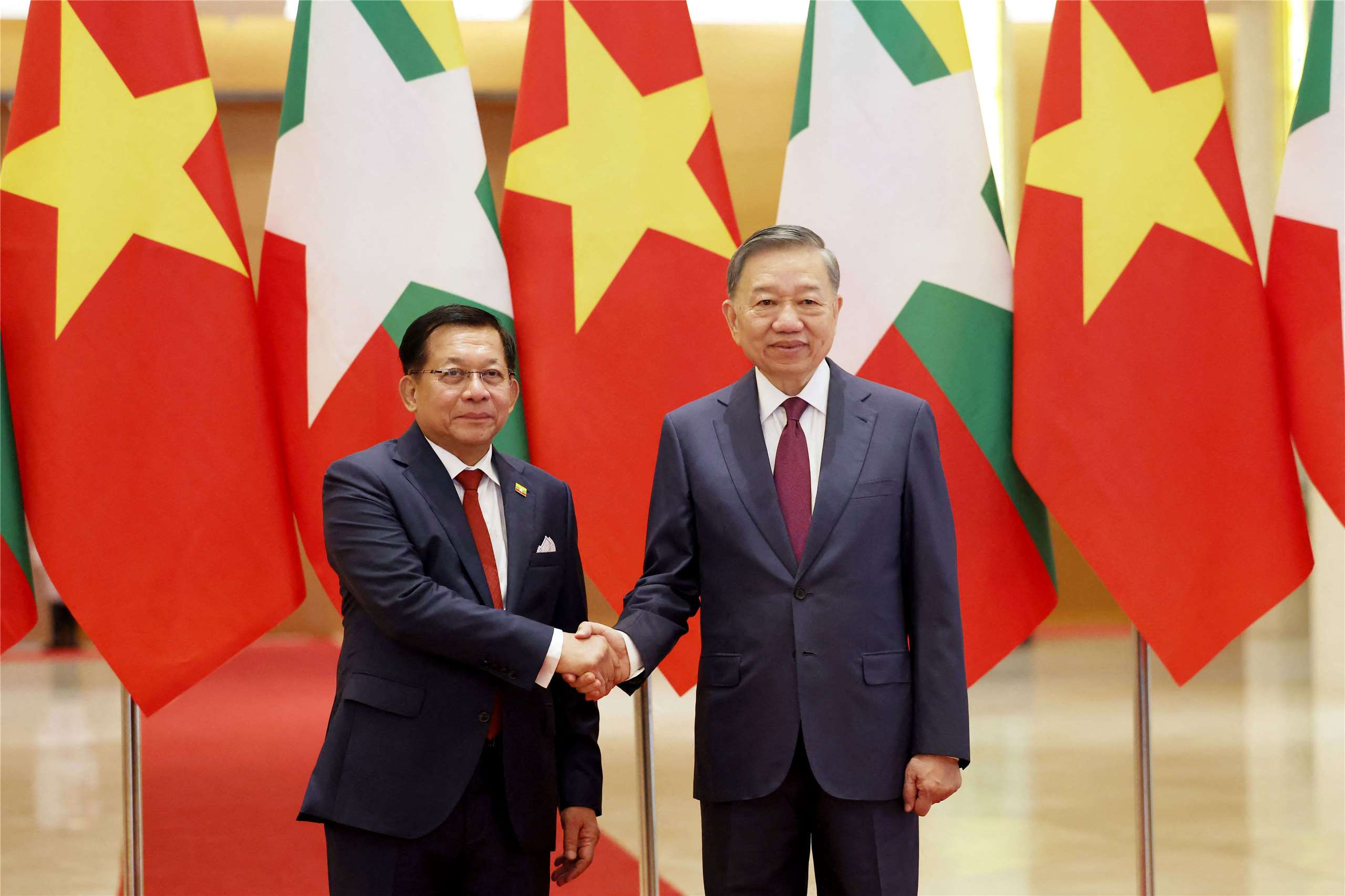 越南領導人蘇林(To Lam)(右) 與緬甸總統敏昂萊(Min Aung Hlaing)5日於河內舉行會談。