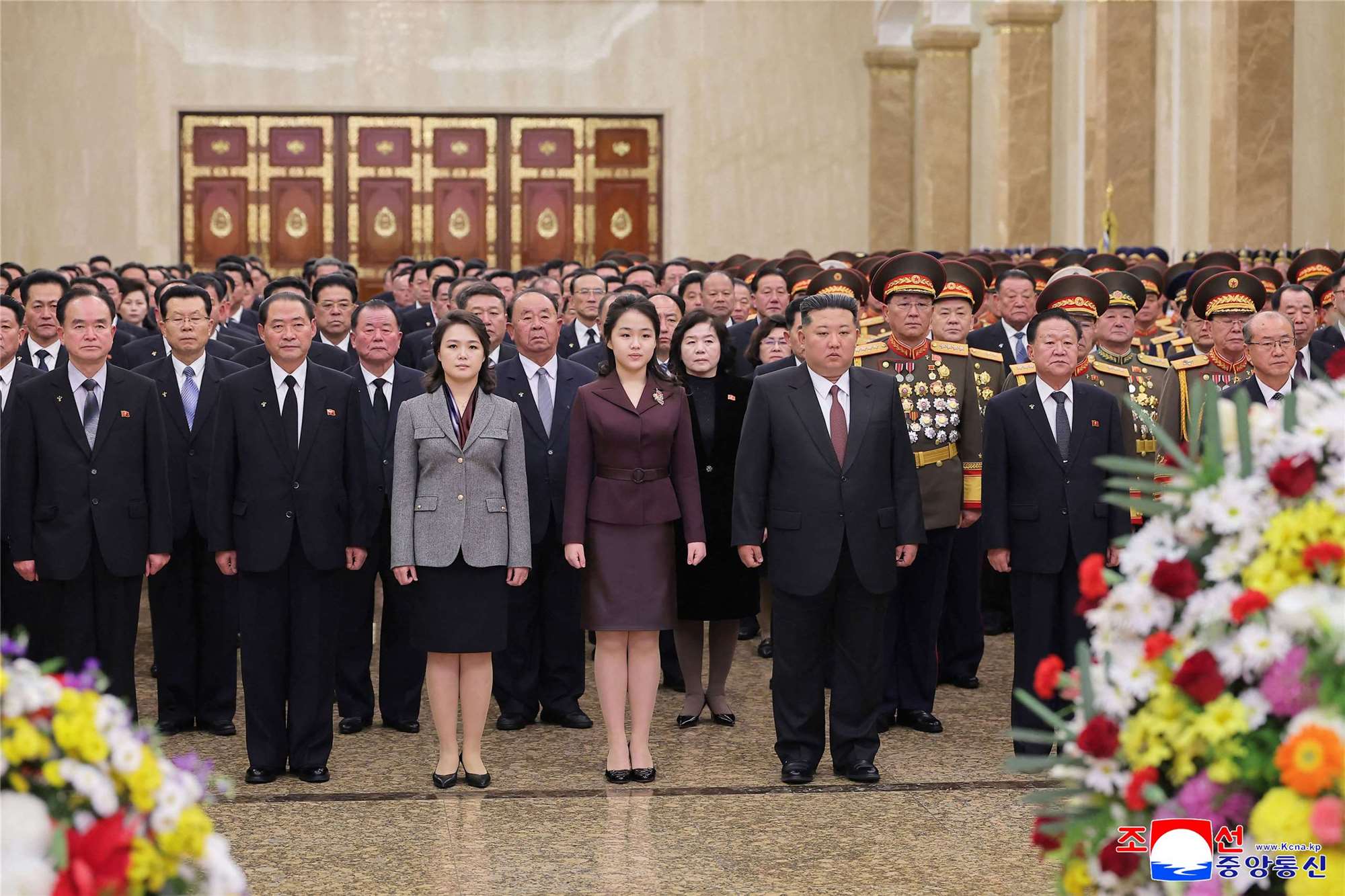 南韓國家情報院10日指出，北韓領導人金正恩之女、可能接班人金主愛(前中)據信擁有一個弟弟或妹妹。