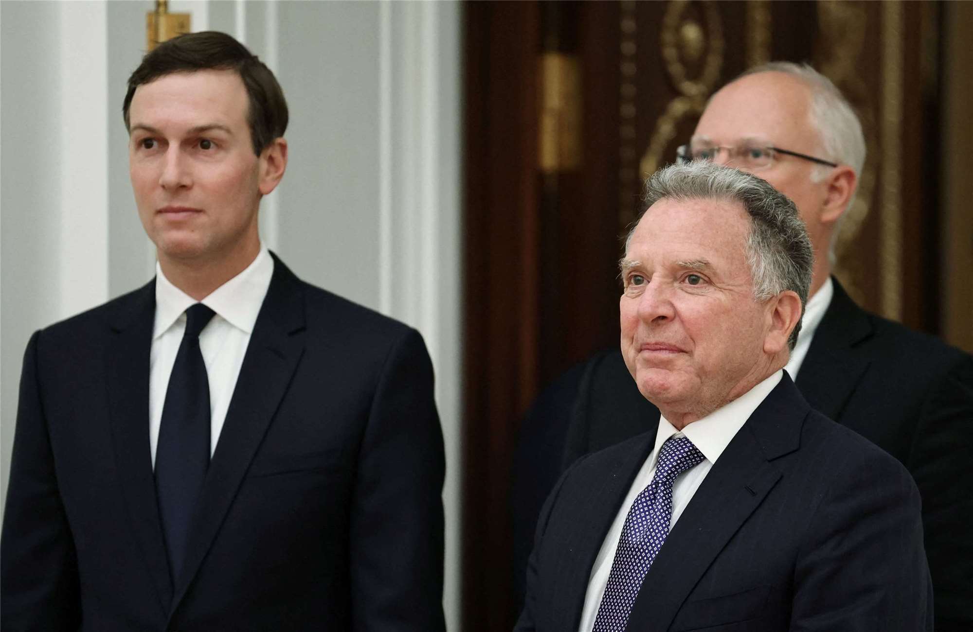美國總統川普的特使庫許納(Jared Kushner)(左)和魏科夫5日抵達莫斯科，調停俄烏戰爭  。資料照。