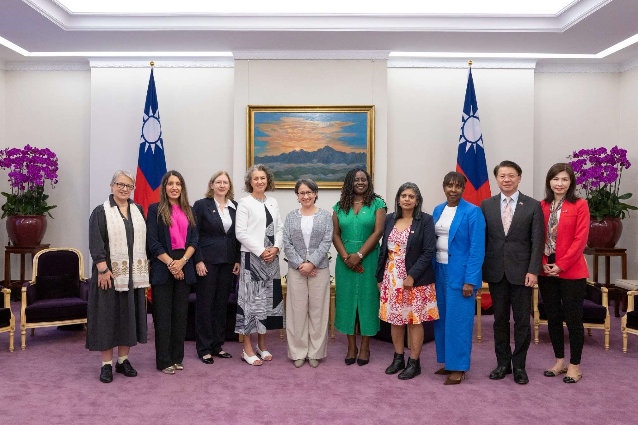 副總統蕭美琴19日接見英國國會「台英國會小組」(APPG)訪團。(總統府提供)