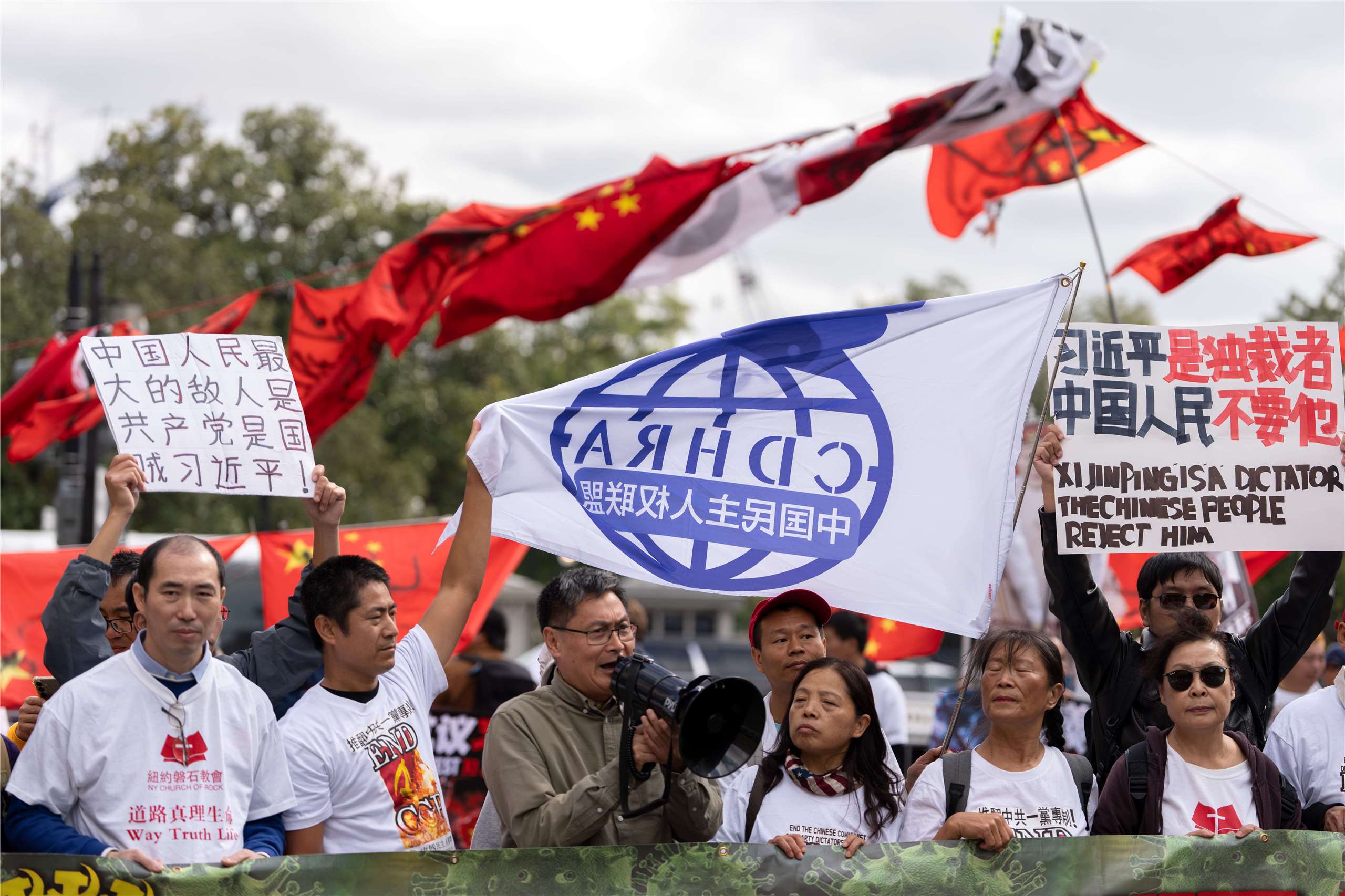 2026年9月24日中國國家主席習近平訪問華盛頓期間，反中國抗議者在白宮附近舉行示威活動。(AP/達志影像)