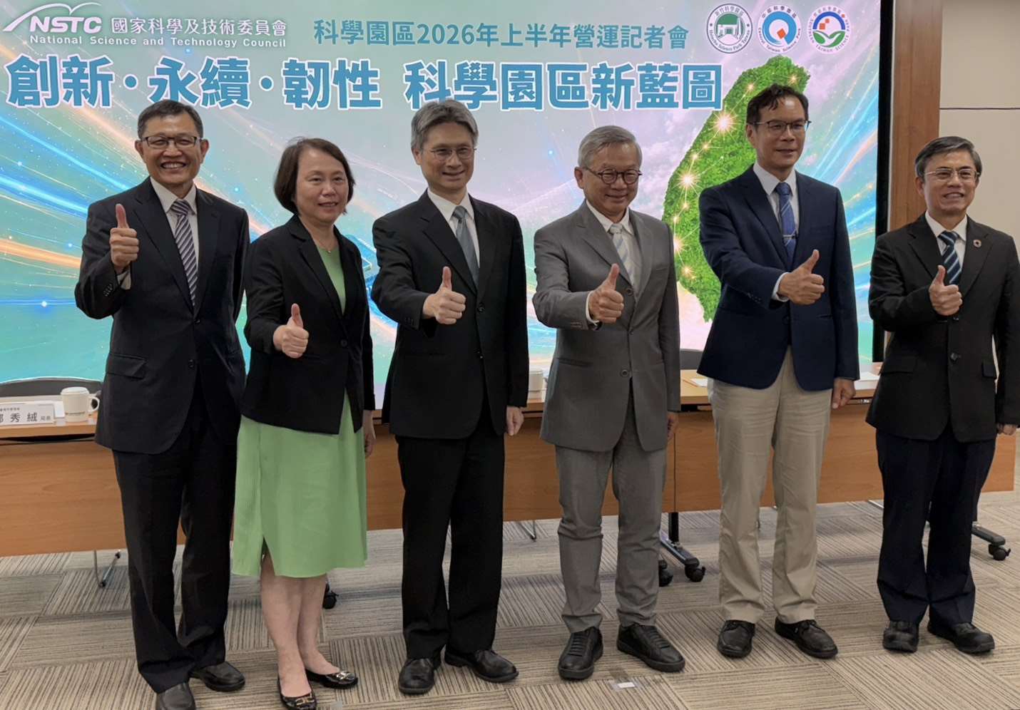 科學園區今年上半年營業額達新台幣3.54兆元，年增近3成。國科會指出，受惠AI、雲端服務需求成長，帶動半導體產業成長。若無突發事件，預估今年營業上看7.56兆元。(蔡芃敏 攝)