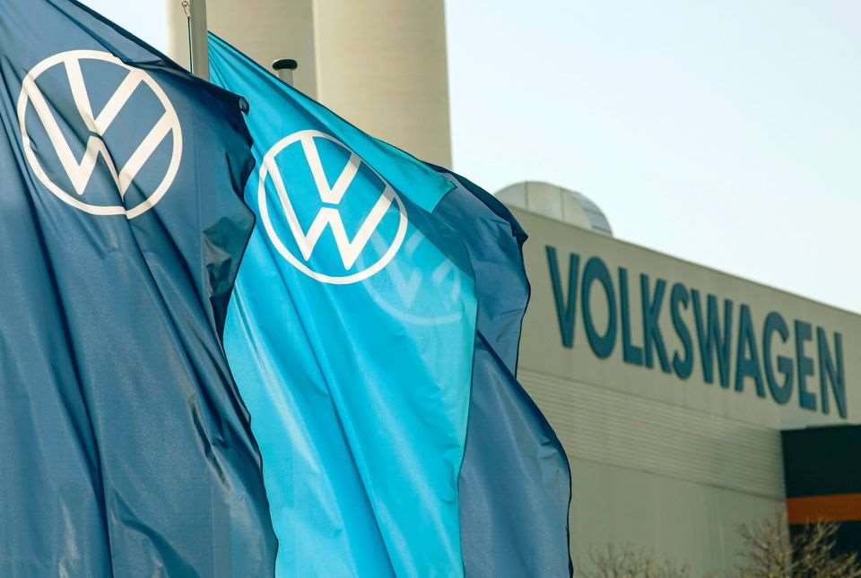 德國福斯汽車(Volkswagen)傳出將在10年內裁減10萬名員工，恐成全球最大規模整併計畫。(美聯社/達志影像)