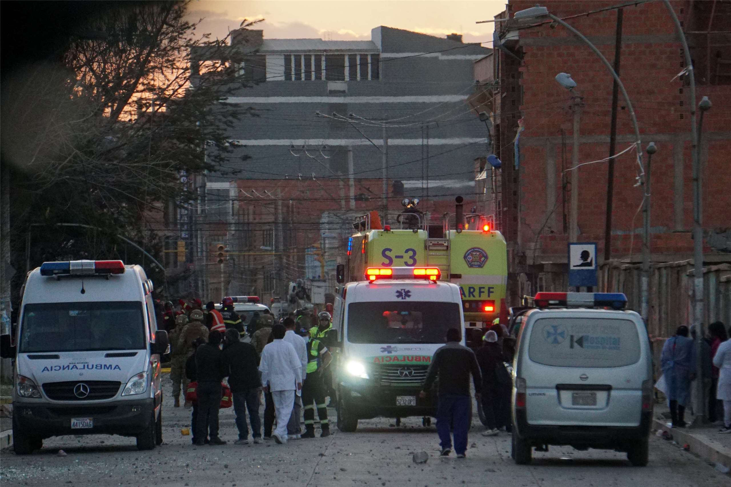 玻利維亞一處儲存煙火材料的軍事設施發生強烈爆炸，造成至少兩人死亡，59人受傷，爆炸原因仍在調查中。(AFP)