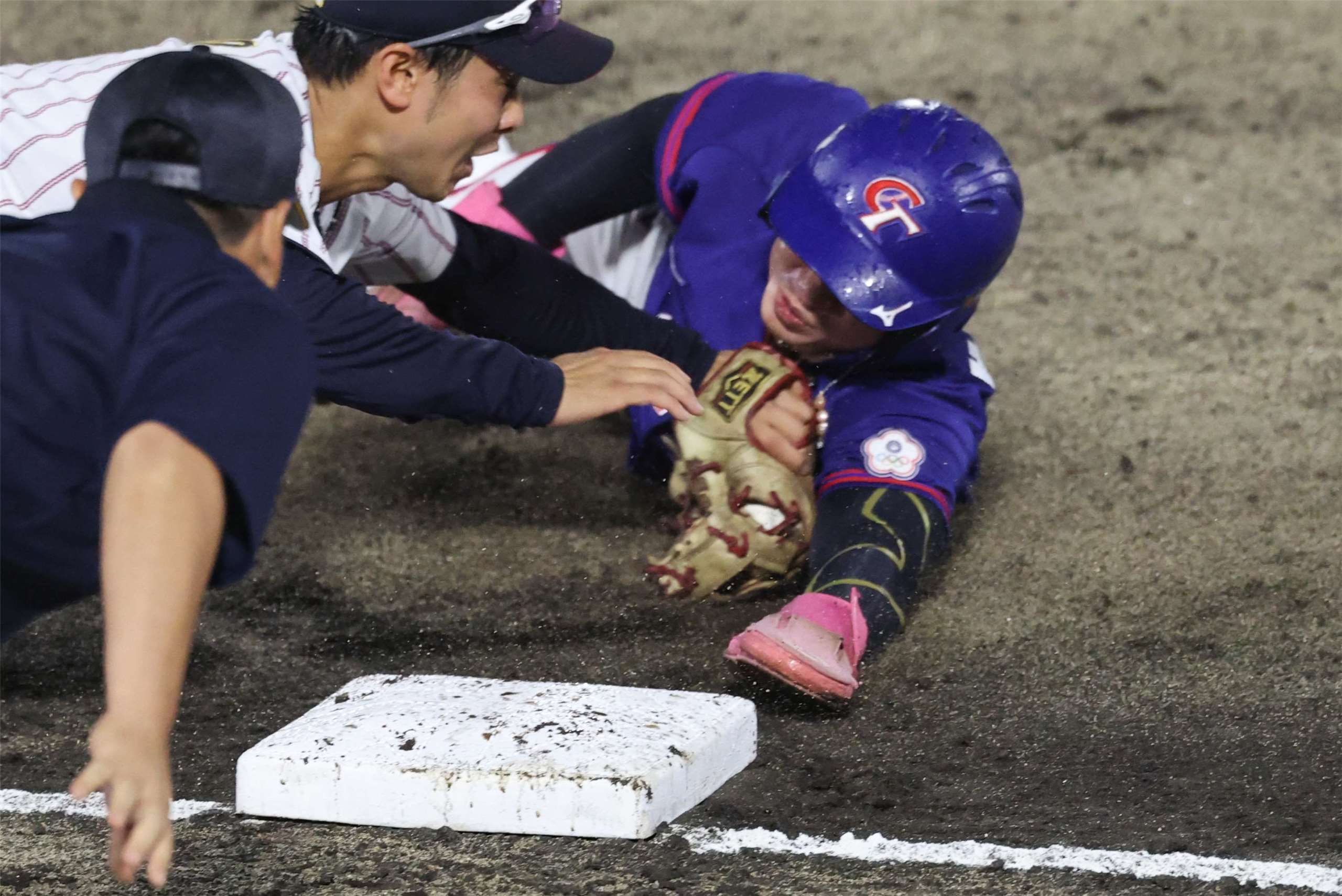名古屋亞運棒球超級循環賽台灣代表隊26日晚間迎戰地主日本，終場以3比7落敗，確定無緣爭金。(中華奧會提供)