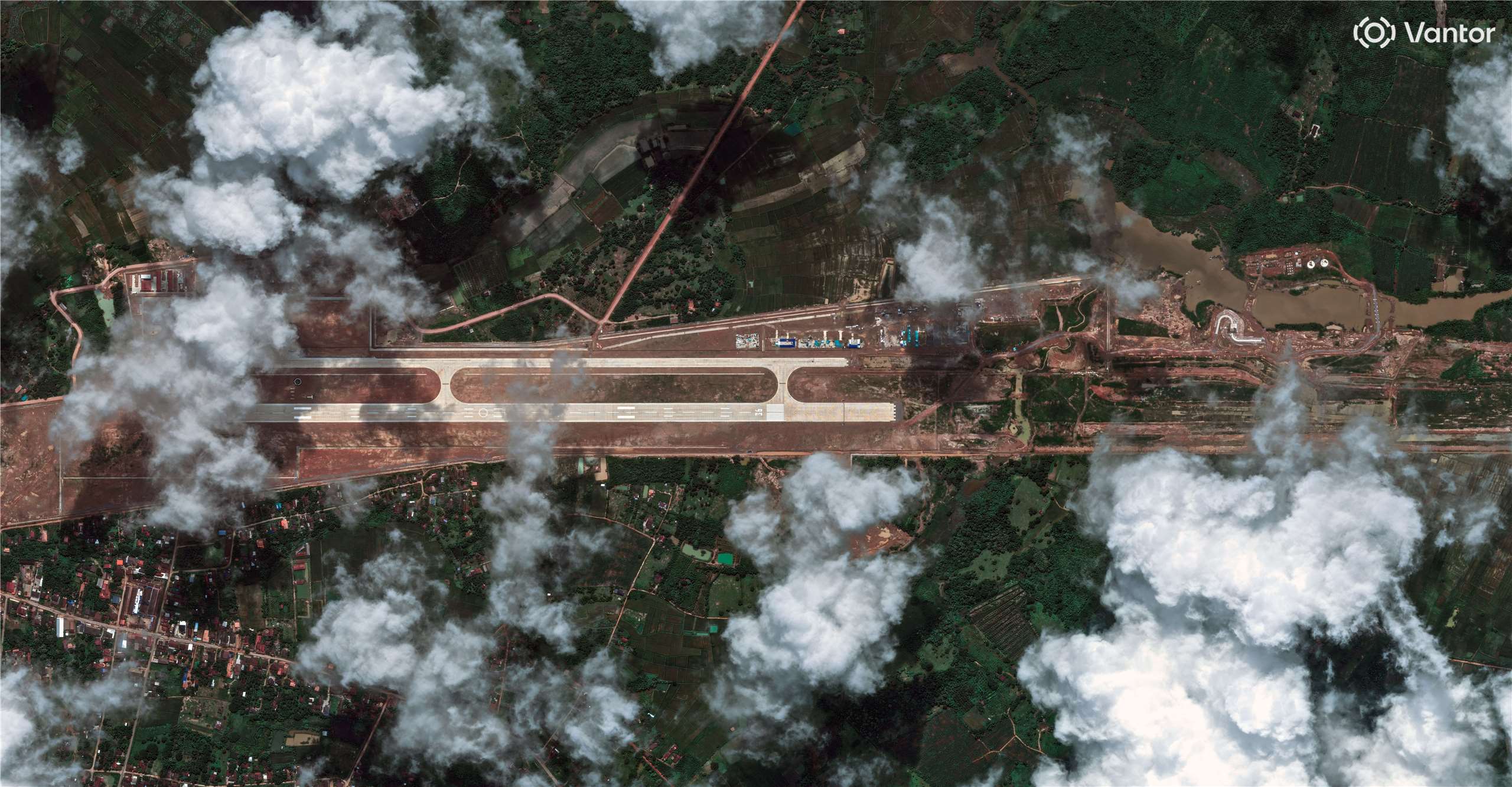 衛星影像顯示寮國班根(Ban Keun)正在興建一座機場。(路透/達志影像)