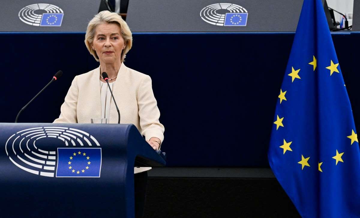 歐洲聯盟執行委員會主席范德賴恩(Ursula von der Leyen)今天(16日)在史特拉斯堡(Strasbourg)歐洲議會(European Parliament)發表演說。(AFP)