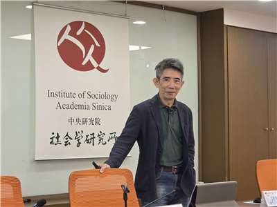 中研院社會所副所長汪宏倫提出「薛丁格國家」新概念，試圖解釋「現狀」為何。(饒辰書 攝)