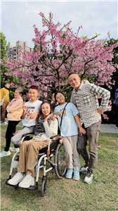 一家四口定居台灣出遊照