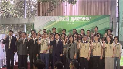 民進黨行動中常會移師南投縣舉行，宣示翻轉艱困選區南投的決心。（劉玉秋 攝）