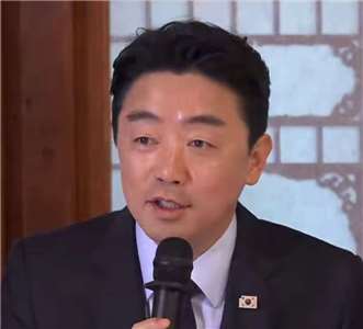 南韓總統府幕僚長姜勳植(Kang Hoon-sik)。資料照。(圖：維基百科)