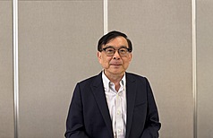 台大兒童醫院感染科主治醫師黃立民7日出席「高齡者疫苗防疫暨防疫安全記者會」，並接受媒體採訪。資料照片。
