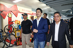 LG
北捷廣慈／奉天宮站通車（1）
台北捷運信義線東延段廣慈／奉天宮站30日舉行通車
典禮，台北市長蔣萬安（前中）出席。
中央社記者王騰毅攝  115年8月30日