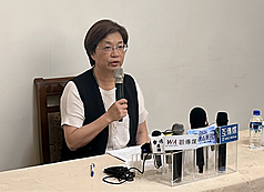 彰化縣長王惠美(圖)4日臨時舉行記者會，談及外界關注她輔選議題時一度哽咽說，正因她愛黨愛彰化，中國國民黨縣長提名是她心中罣礙。