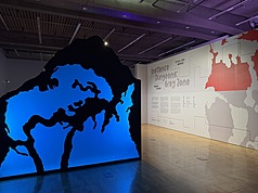 光州雙年展台灣館5日在ACC國立亞洲文化殿堂開幕，這次主題為「無限副本：灰色地帶」，探討台灣複雜的歷史政治脈絡與戰略位置。