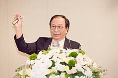 總統府健康台灣推動委員會副召集人陳志鴻（圖）6日在健康台灣深耕論壇表示，健康台灣走在正確的道路，並向醫界喊話，在通往健康台灣的道路上，大家儘管穿越他這座「希望與願景之橋」。