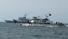 中國海警船8日兩度侵入金門限制水域，上午遭金門海巡驅離後，下午再次侵擾並轉換為東西分進模式，企圖測試我方應對能力。