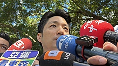 台北市長蔣萬安13日上午出席2026關渡國際自然藝術季開幕式被媒體堵訪表示，如果有看到相關民調具體數字都會參考，現階段就是專注市政，持續推動各項建設。