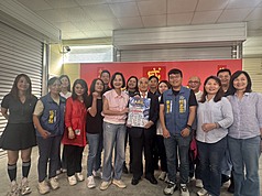 國民黨高雄市長參選人柯志恩(前右5)13日與多名同黨籍市議員共同拜會前立法院長王金平(前右4），並邀請王金平擔任柯志恩競選總部主委。（柯志恩辦公室提供）