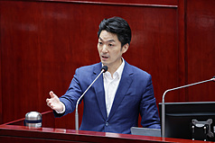 台北市議會14日下午進行市政總質詢，台北市長蔣萬安（圖）列席備詢。