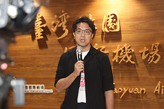 民進黨台北市長參選人沈伯洋14日深夜返台，他說在市政方面，訪團對於吸菸區、東京兒虐保護機制，還有日本現在也有所謂的免費供餐，相關品質如何維持都有交流，當然也看了運動驛站、當地使用者及優劣處。