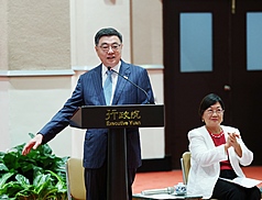 行政院長卓榮泰15日接見「亞洲地區台灣同鄉會回國訪問團」。