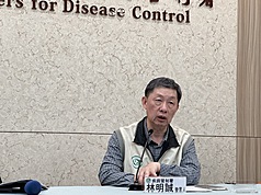 衛生福利部疾病管制署15日公布，上週流感門急診就診突破13萬人次，新增21例死亡、創5年新高，預估這波流感疫情會在中秋節前後達到最高峰。圖為疾管署發言人林明誠。