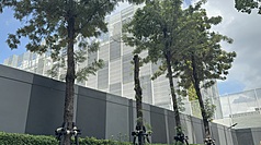 曼谷拉瑪九世路上的大型資料中心毗鄰一間大型醫院，附近居民對大型設施進駐市區表達安全疑慮。