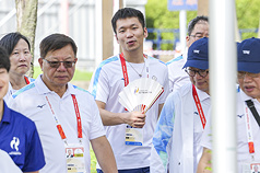 運動部長李洋（中）18日下午原訂參加名古屋亞運的選手村開村升旗典禮，沒想到亞洲奧林匹克理事會（OCA）卻告知團本部，李洋不得參加。