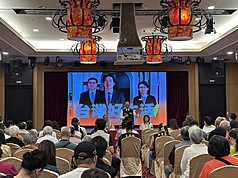 花蓮信賴之友與民進黨花蓮縣黨部20日舉辦「台灣好生活 2026縣市政策說明會」花蓮場，邀請行政院政務委員季連成（後中）出席，以「全民總體防衛韌性」為主題，說明政府推動全社會防衛韌性的政策方向。