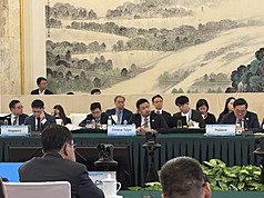 勞動部長洪申翰（中右）21日在中國南京出席第8屆亞太經濟合作會議（APEC）人力資源發展部長會議（HRDMM），他表示，本次在跨經濟體的交流互動中，提高了未來進一步合作的機會。
（勞動部提供）