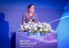 由數發部指導，數發部數產署與台灣微軟合辦DevDays Asia 2026亞太技術年會21日揭幕，數發部次
長侯宜秀出席開幕典禮致詞。（數發部提供）