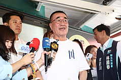 國民黨新北市長參選人李四川接受媒體聯訪。資料照片。