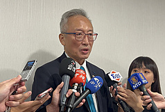 PD
川習會　吳志中：持續與美溝通確保利益一致
川習會即將登場，外交部次長吳志中（中）24日表
示，外交部與駐美代表處持續努力與美國友人溝通，
以確保台美利益一致。
中央社記者賴于榛攝 115年9月24日