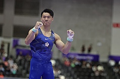 「世界貓王」唐嘉鴻（圖）24日晚間在2026名古屋亞運競技體操男子吊環決賽登場，打頭陣上場的他順利完成整套動作，落地後振臂露出笑容。