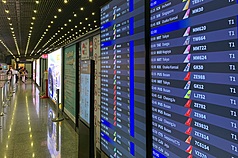 中秋及教師節連假25日正式登場，桃園國際機場公司24日表示，疏運期間從24日至29日預估將有93萬人次，建議旅客提早3小時抵達機場。