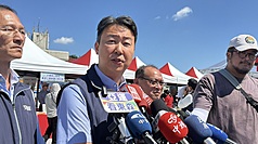 交通部長陳世凱(左2)28日出席「高雄屏東西向第二條快速道路」C1標新建工程動土典禮，呼籲民眾於中秋教師節連假收假日使用多元運具，包含高鐵、台鐵及國道客運等。