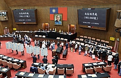 立法院會29日進行監察院人事同意權案記名投票表決，從上午10時開始投票，投票時間為1小時30分。
